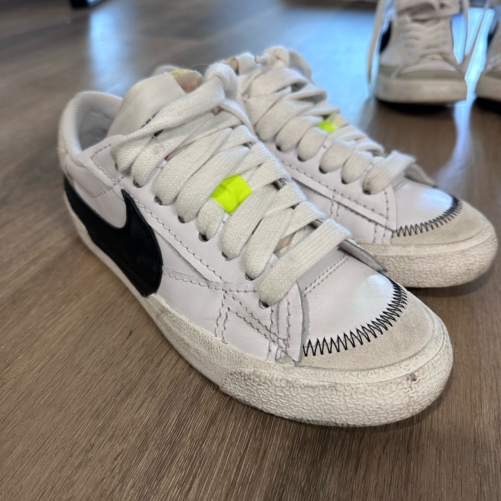 Nike White Low-Top Sneakers with Black Swoosh and Neon Yellow Accent